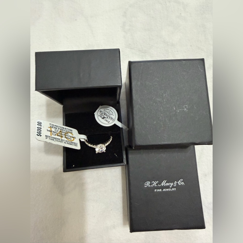MACY’S 14 KARATS RHODIUM PLATED ROUND CUT RING - Picture 9 of 13